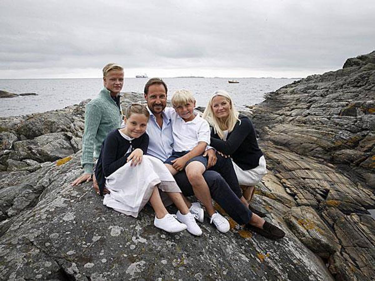 Haakon y Mette-Marit con su familia. 