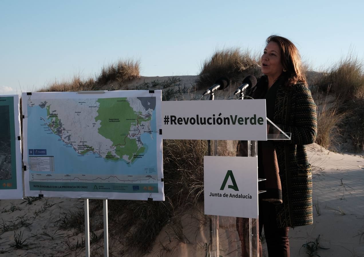 FOTOS: Primera piedra del tramo entre Cádiz y San Fernando de la ruta Eurovelo 8