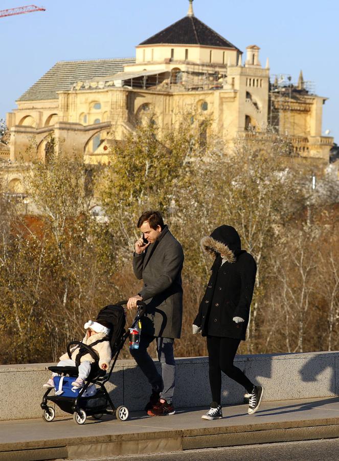 El frío invernal de enero en las calles de Córdoba, en imágenes