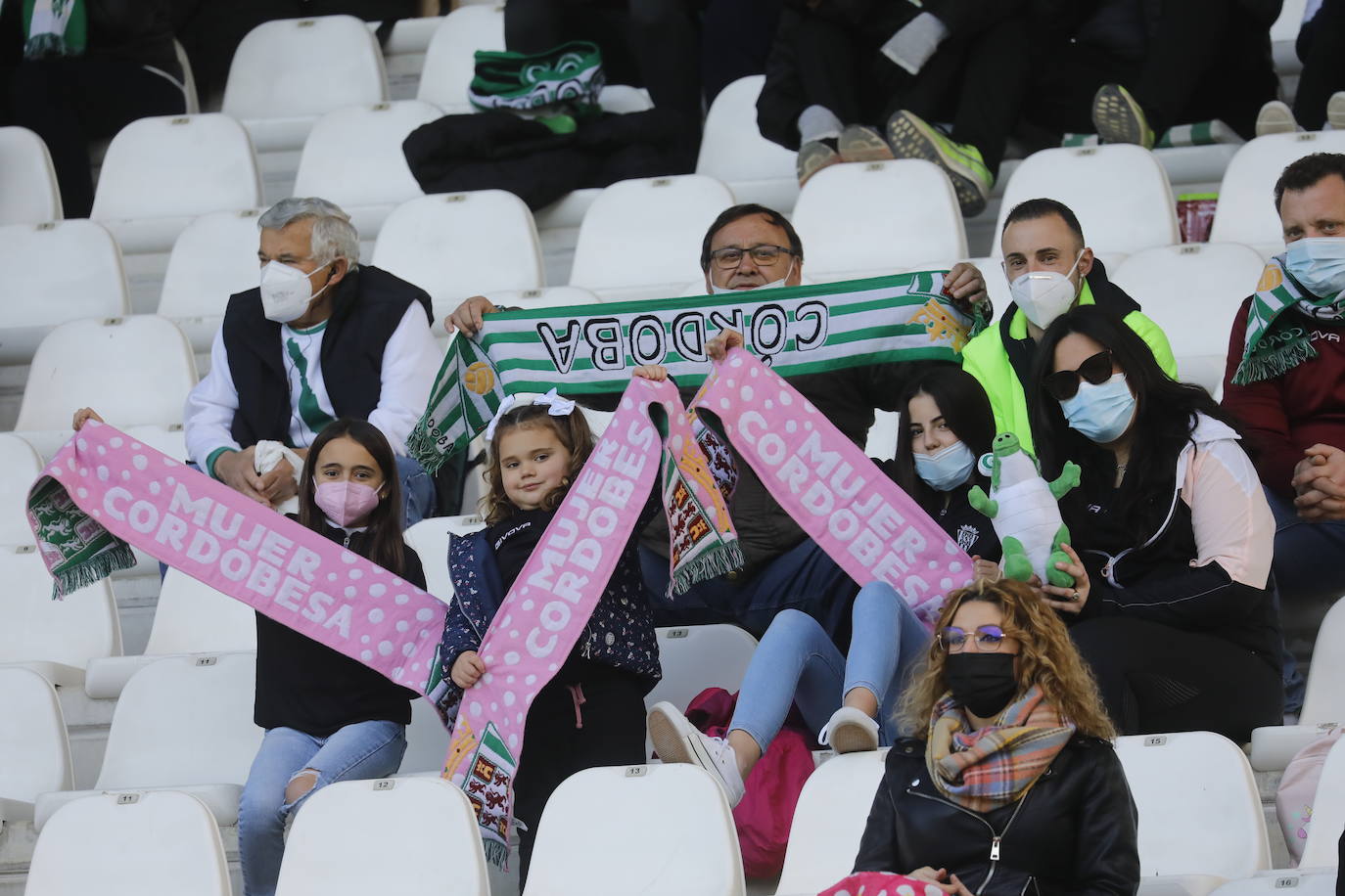 Las mejores imágenes del ambiente en la grada en el Córdoba CF - Xerez DFC