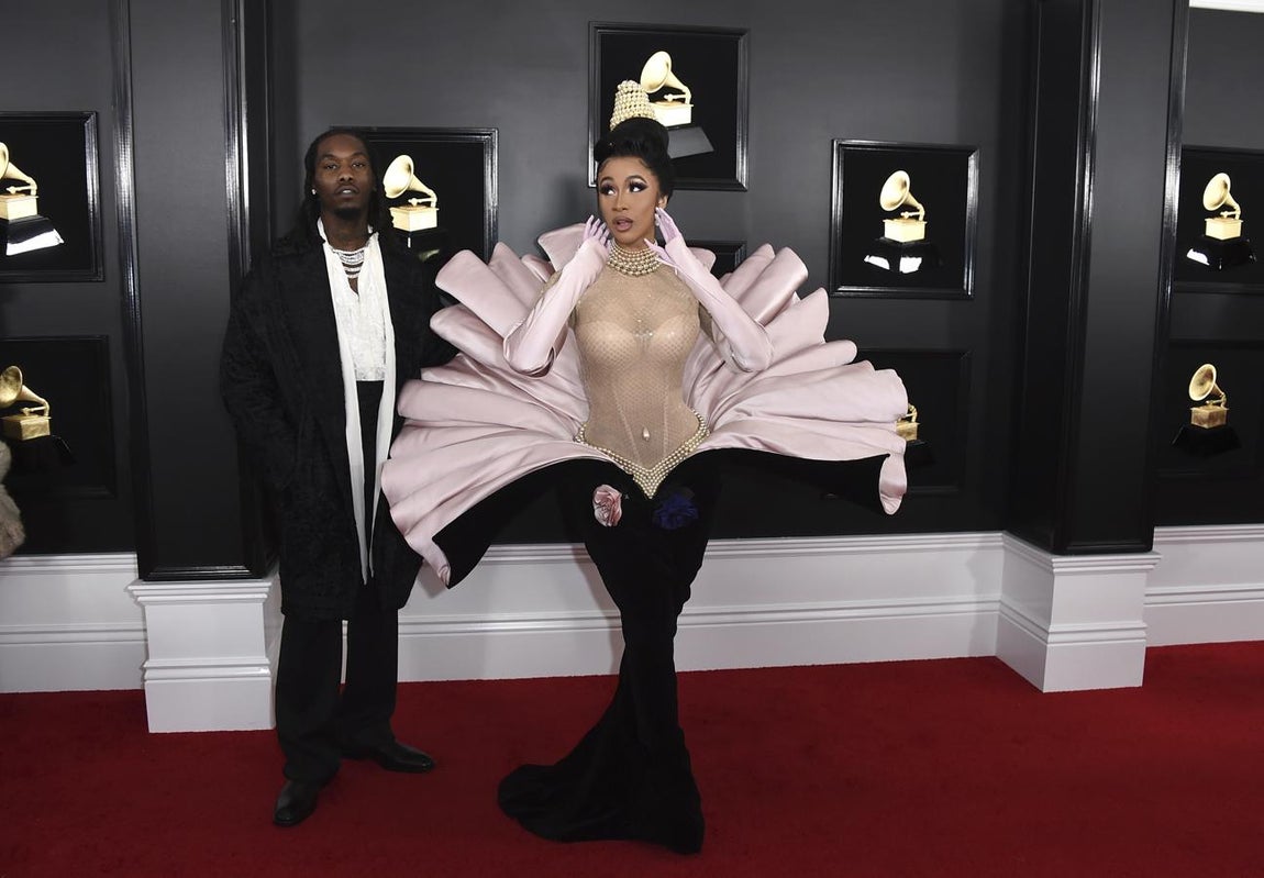 La cantante Cardi B asistió a los Premios Grammys de 2019 con un diseño vintage de Mugler.