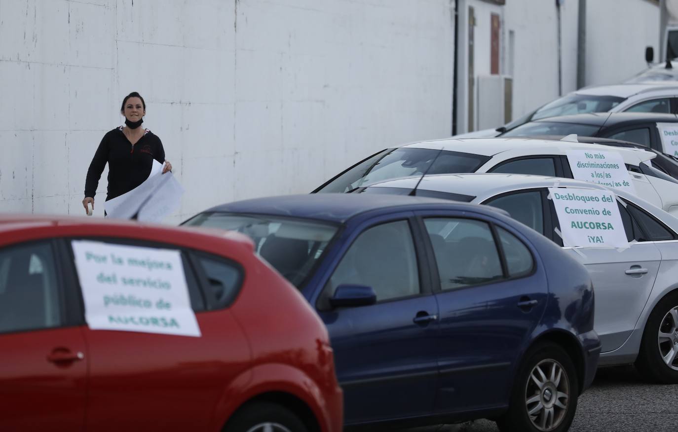 La caravana de protesta en Córdoba de la plantilla de Aucorsa, en imágenes