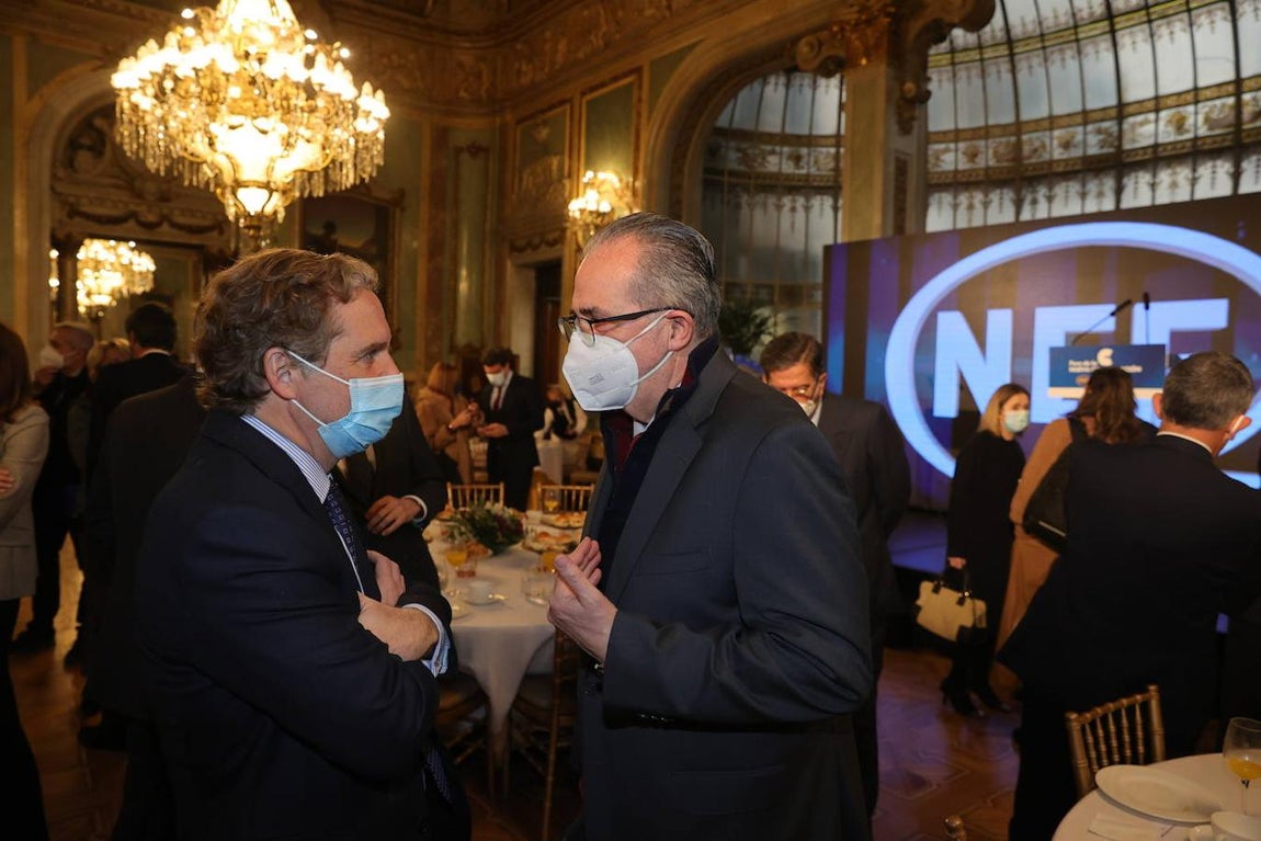 A la izquierda, Ignacio Ybarra, presidente de Vocento y Miguel Henrique Otero, director de 'El Nacional'. 