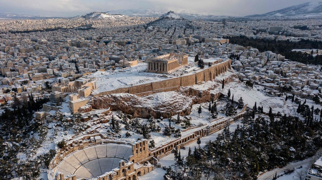 El Partenón de Atenas, bajo un insólito manto de nieve