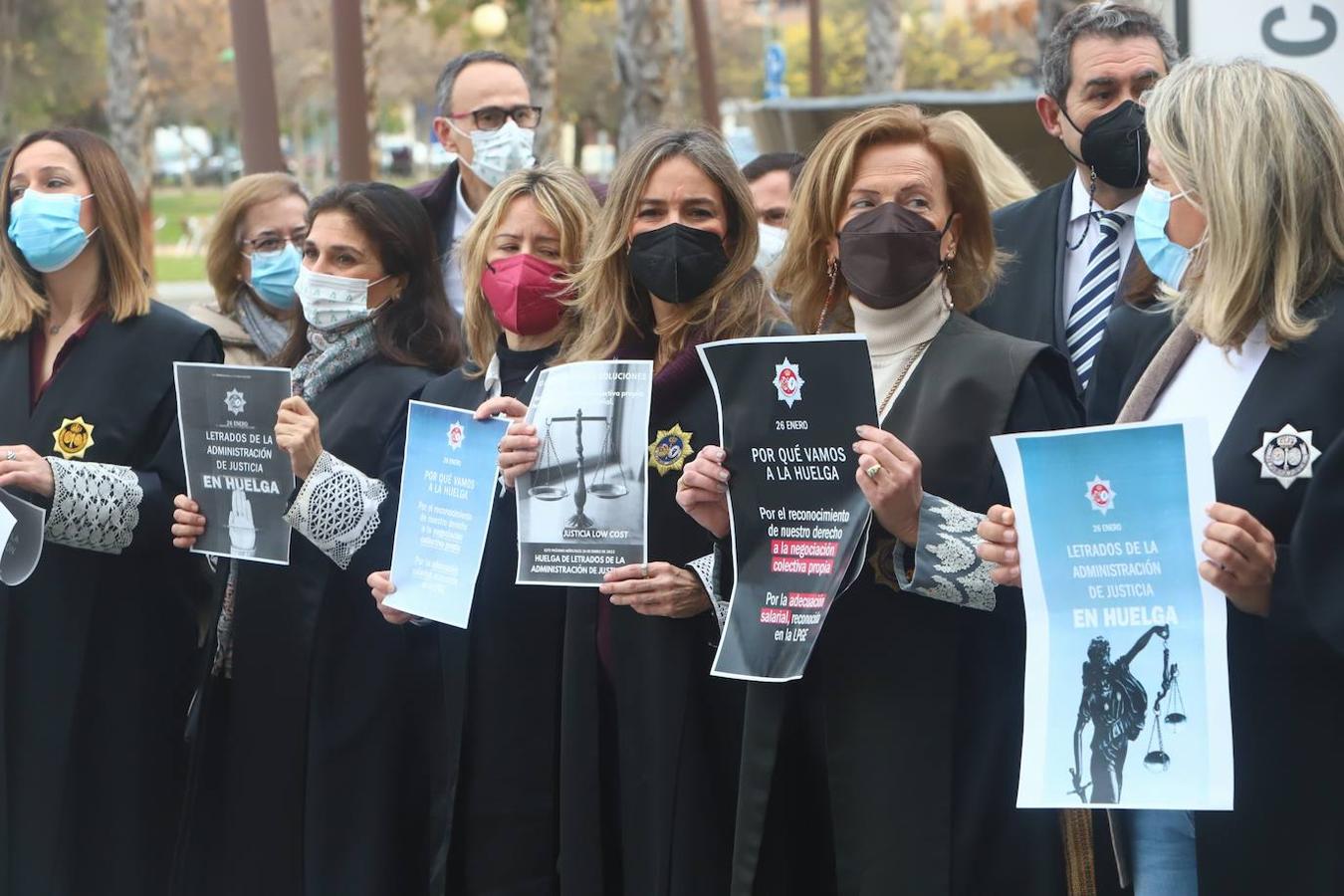 La huelga de los letrados de la Administración de Justicia en Córdoba, en imágenes