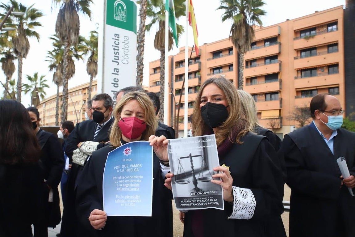 La huelga de los letrados de la Administración de Justicia en Córdoba, en imágenes