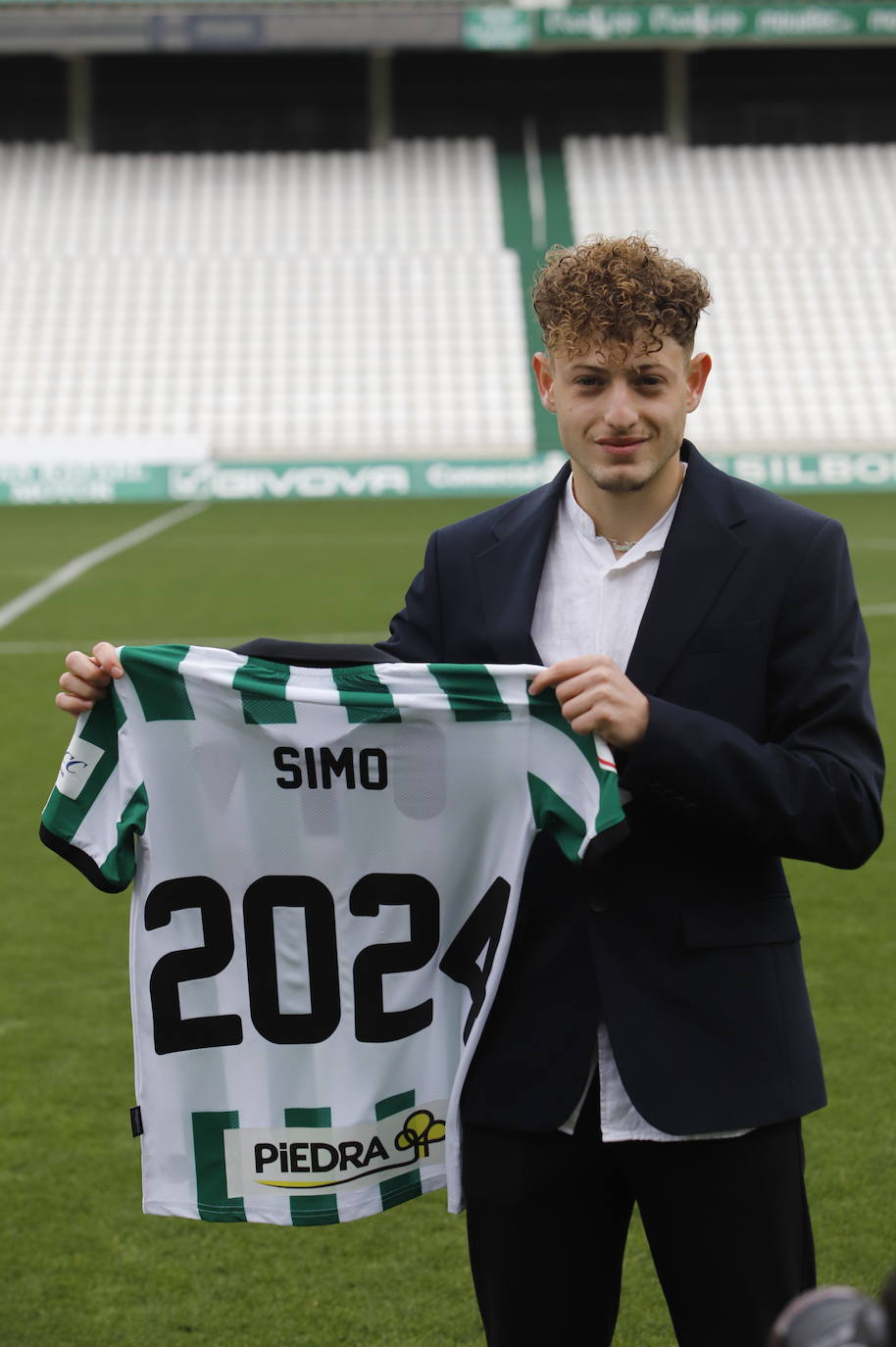 El acto de renovación de Simo con el Córdoba CF, en imágenes