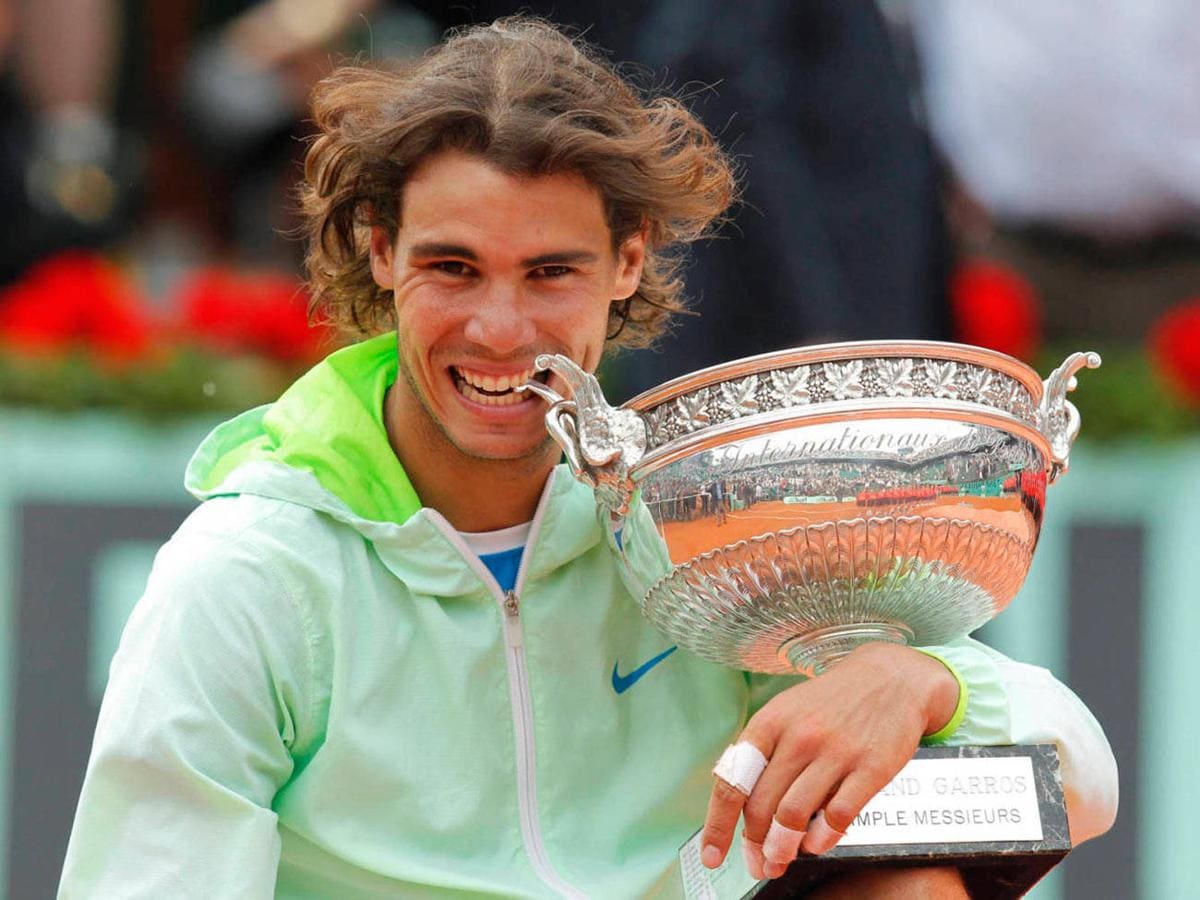 2010 | Roland Garros. Después de que se le escapara el Roland Garros en 2009, Nadal volvió con fuerza en 2010 . Derrotó en la final a Robin Soderling, precisamente el tenista que lo había eliminado el año anterior.