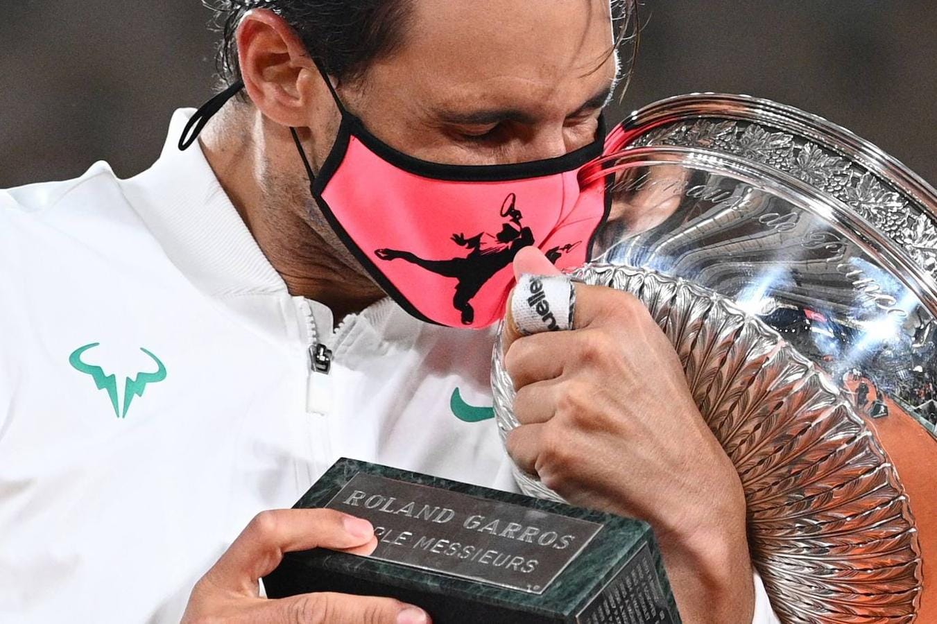 2020 | Roland Garros. Ya con mascarilla de por medio, Rafael Nadal ganó la locura de su 13 Roland Garros y su 20 Grand Slam.