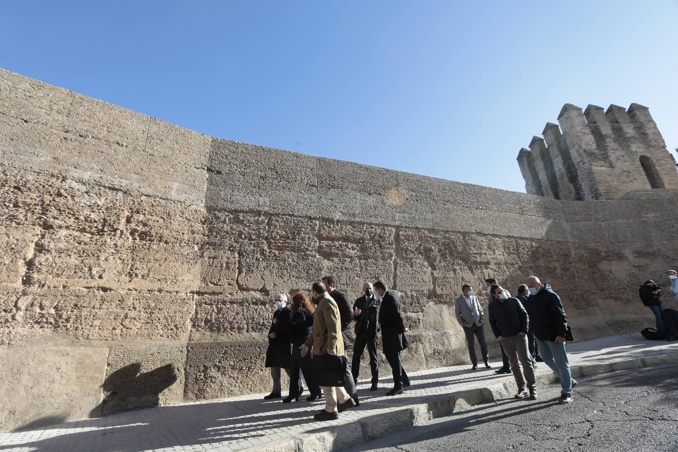 La muralla de la Macarena luce ya nueva imagen