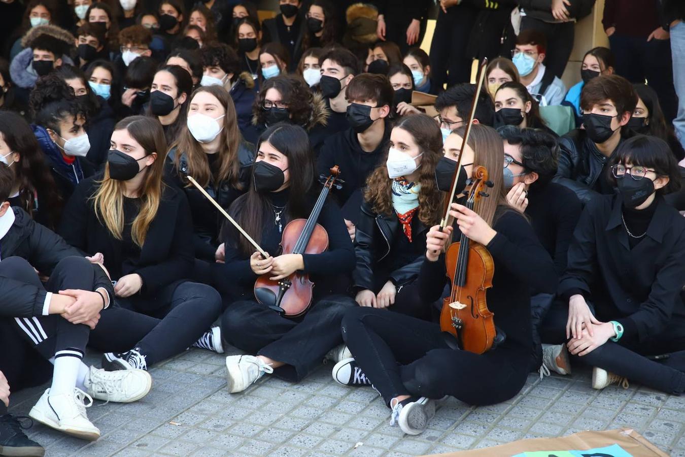 Concentración de los alumnos de los conservatorios de música y danza, en imágenes