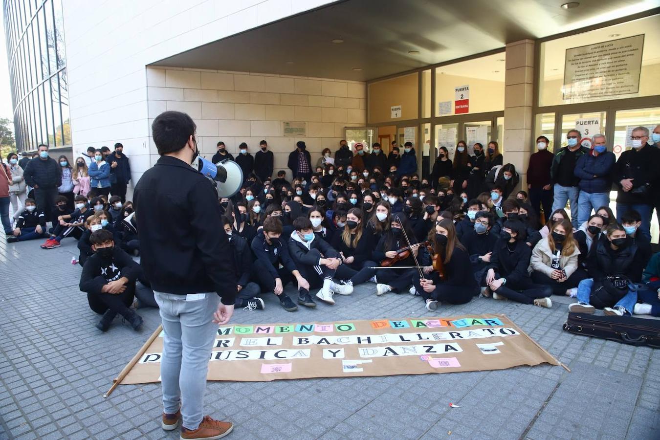 Concentración de los alumnos de los conservatorios de música y danza, en imágenes