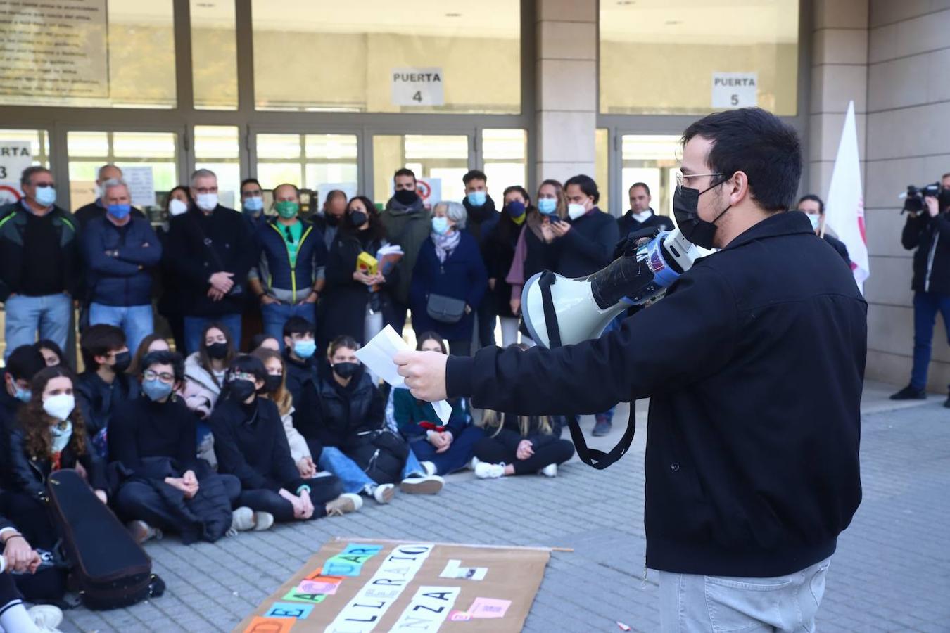 Concentración de los alumnos de los conservatorios de música y danza, en imágenes