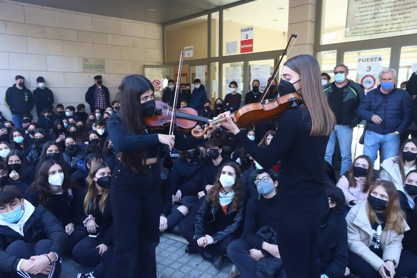 Concentración de los alumnos de los conservatorios de música y danza, en imágenes