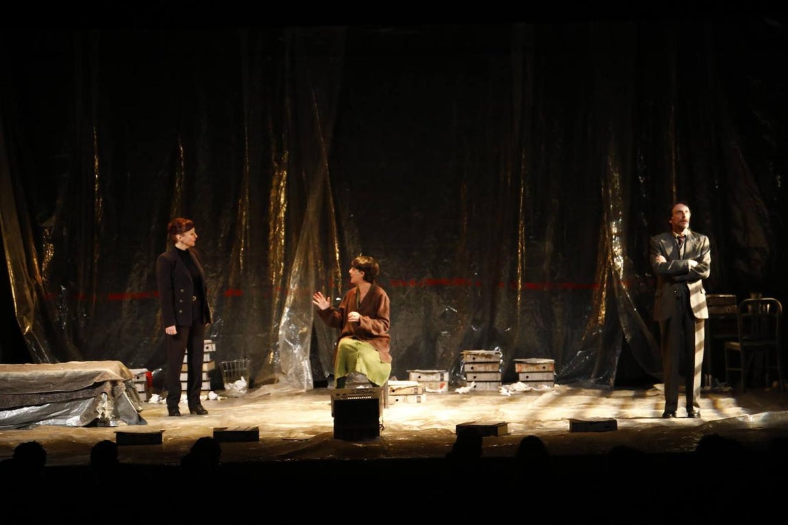 &#039;El hombre almohada&#039;, en el Gran Teatro de Córdoba, en imágenes