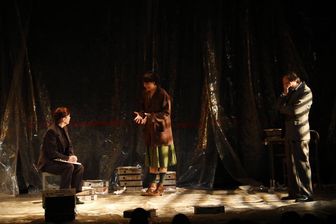 &#039;El hombre almohada&#039;, en el Gran Teatro de Córdoba, en imágenes