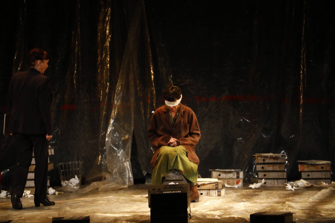 &#039;El hombre almohada&#039;, en el Gran Teatro de Córdoba, en imágenes