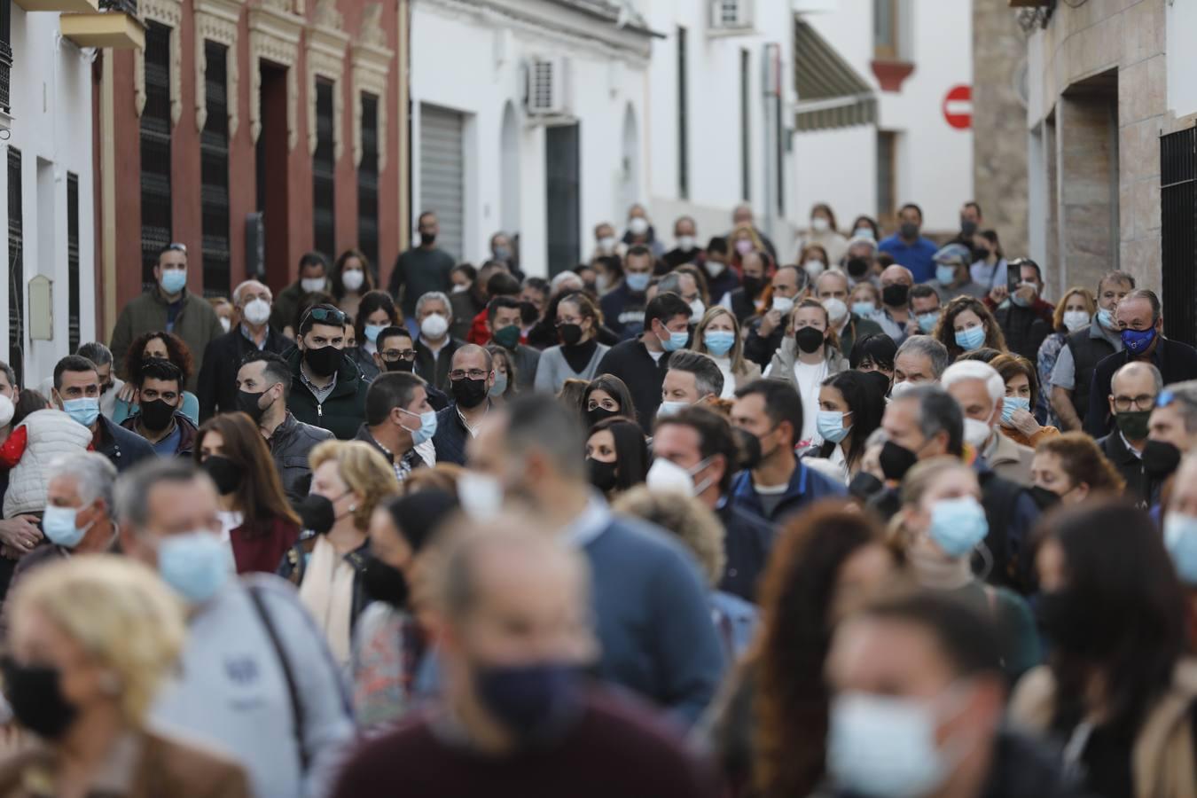 La manifestación en Pedro Abad contra los okupas, en imágenes