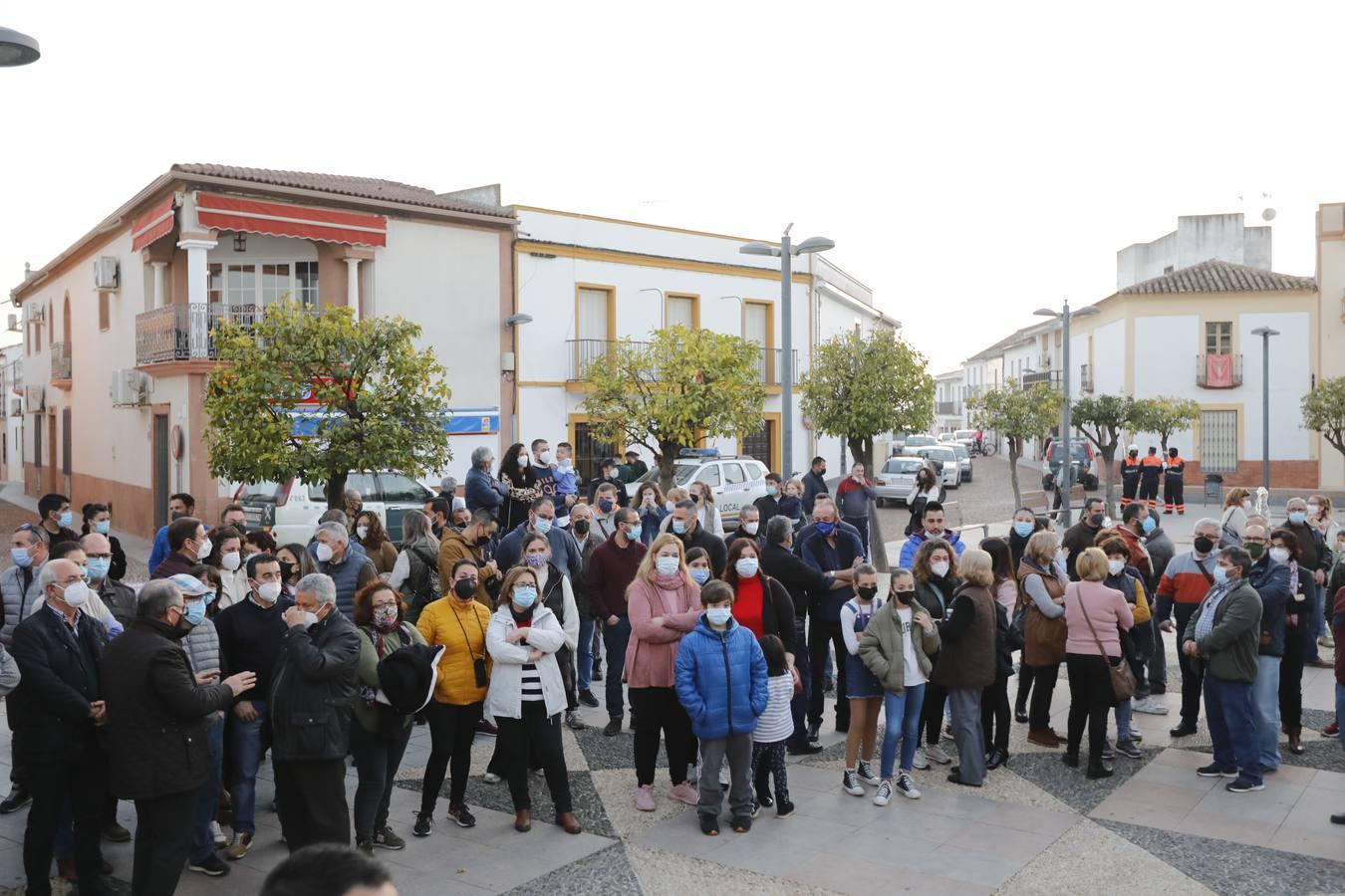 La manifestación en Pedro Abad contra los okupas, en imágenes