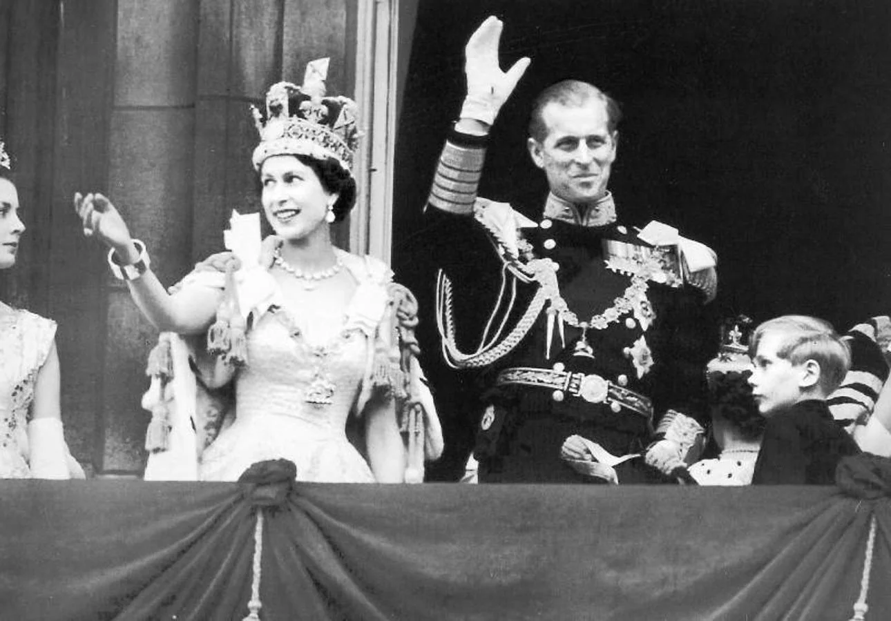 Su coronación fue televisada por primera vez en la historia británica, con una audiencia de 20 millones de espectadores. 