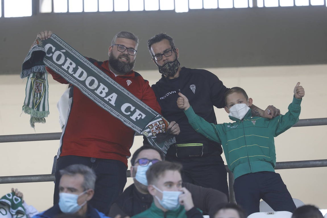 El excelente ambiente en la grada en el Córdoba CF - CD Coria, en imágenes