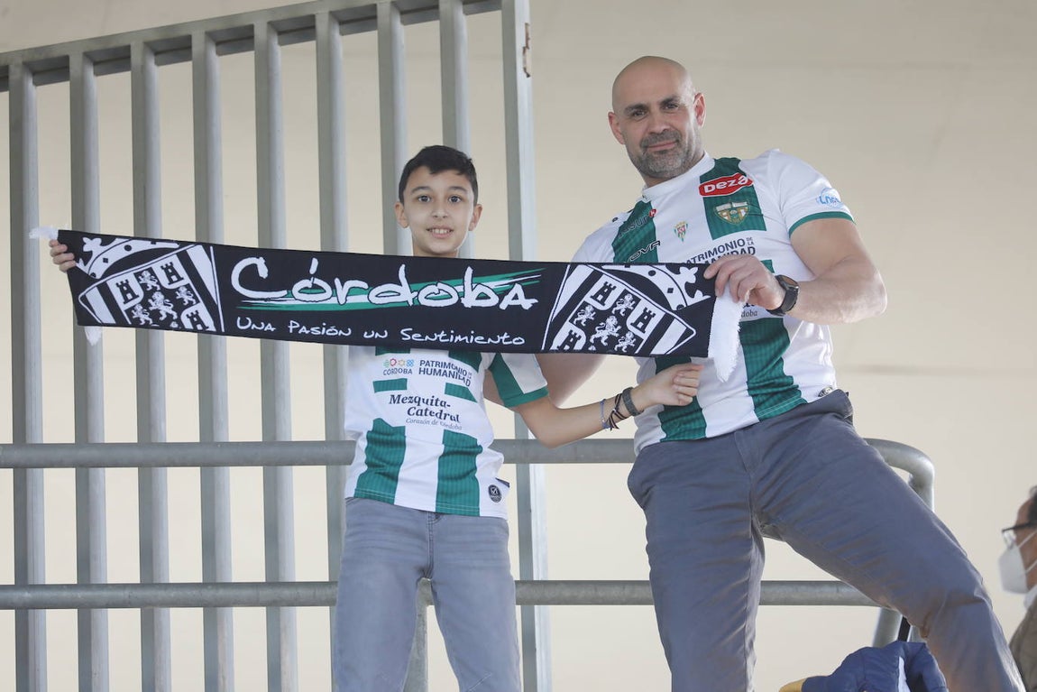 El excelente ambiente en la grada en el Córdoba CF - CD Coria, en imágenes