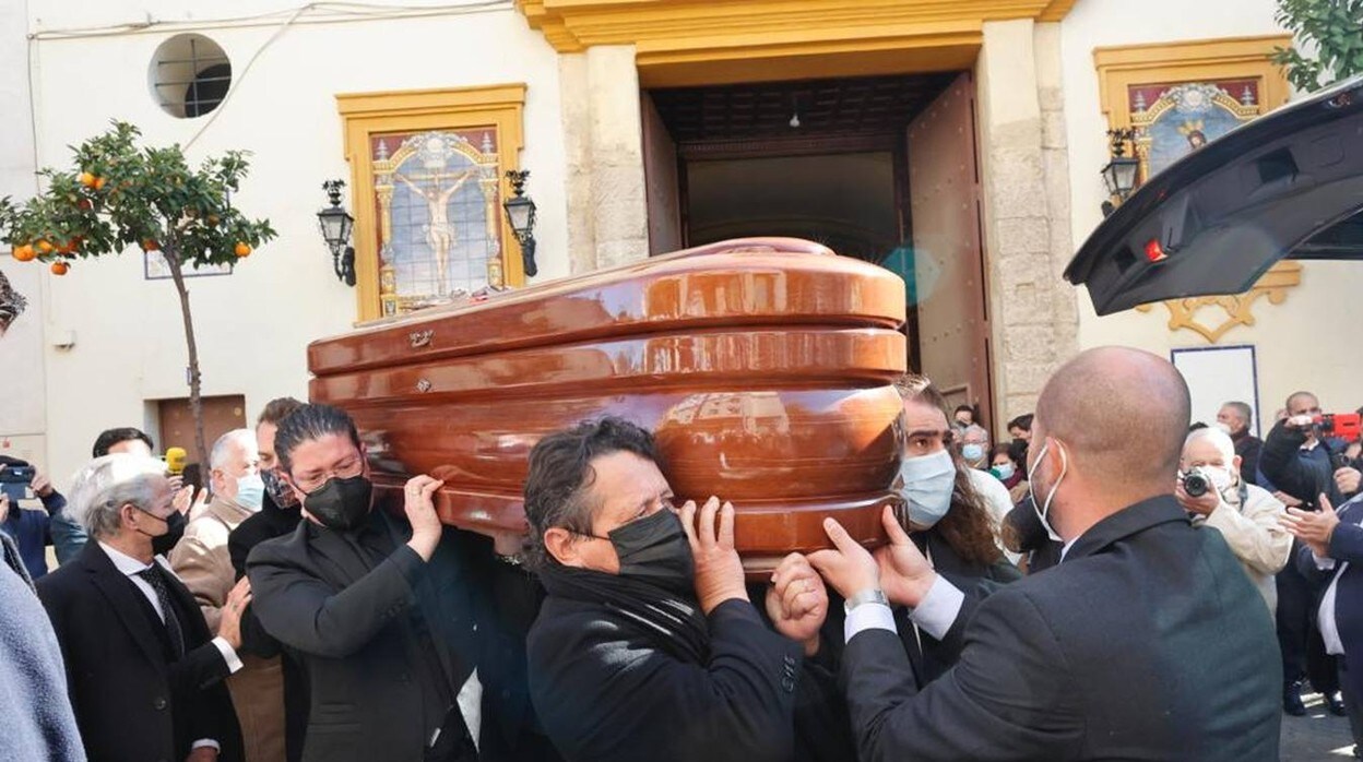 En imágenes, último adiós a Pascual González en San Benito