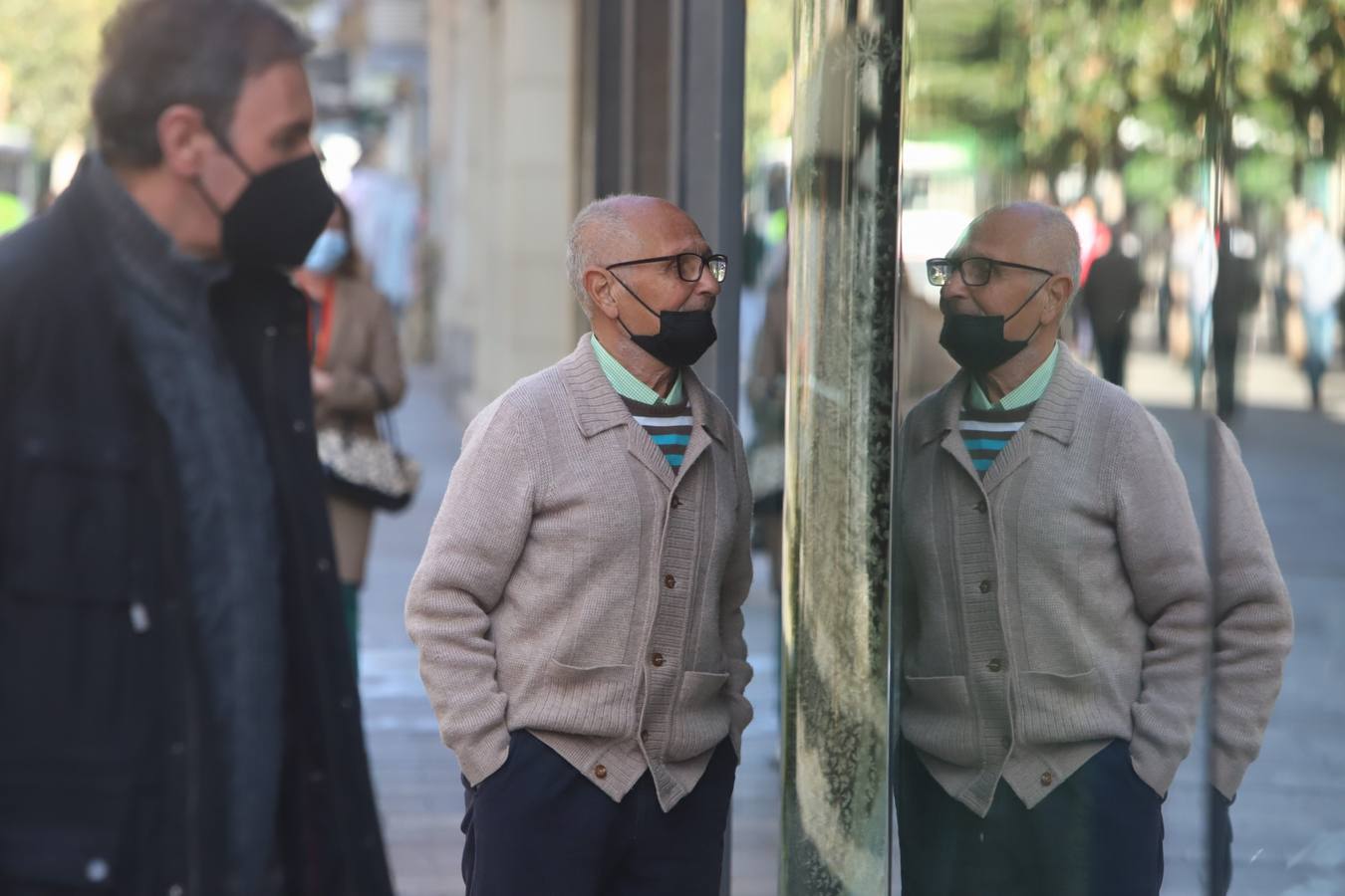 En imágenes, mascarillas en exteriores en Córdoba, división de opiniones en la calle