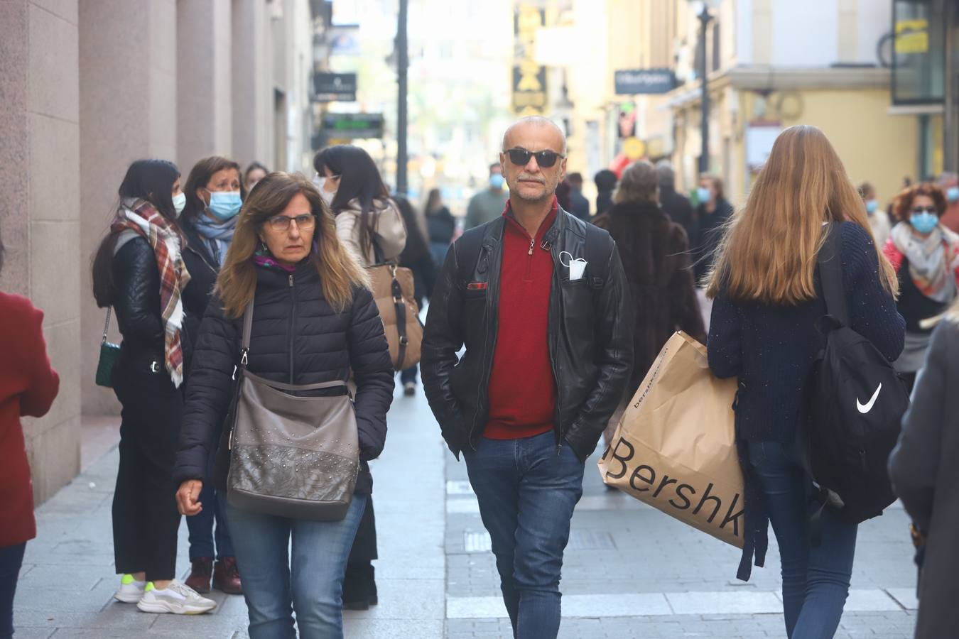 En imágenes, mascarillas en exteriores en Córdoba, división de opiniones en la calle