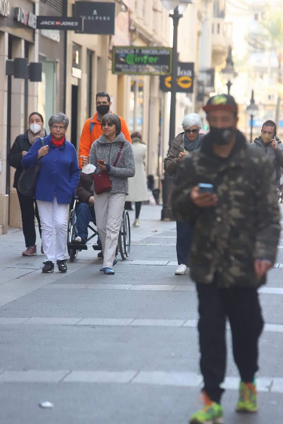 En imágenes, mascarillas en exteriores en Córdoba, división de opiniones en la calle