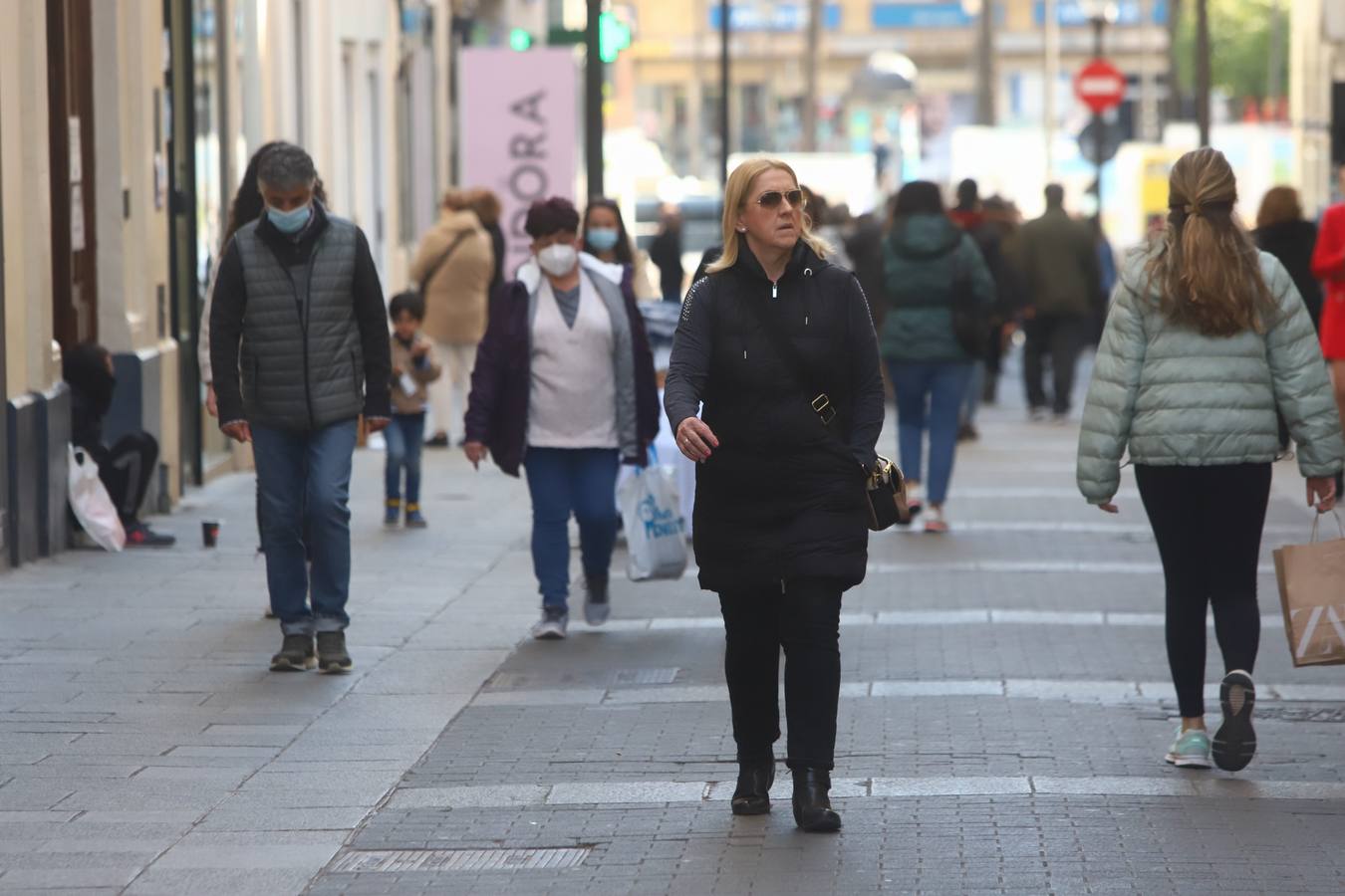 En imágenes, mascarillas en exteriores en Córdoba, división de opiniones en la calle