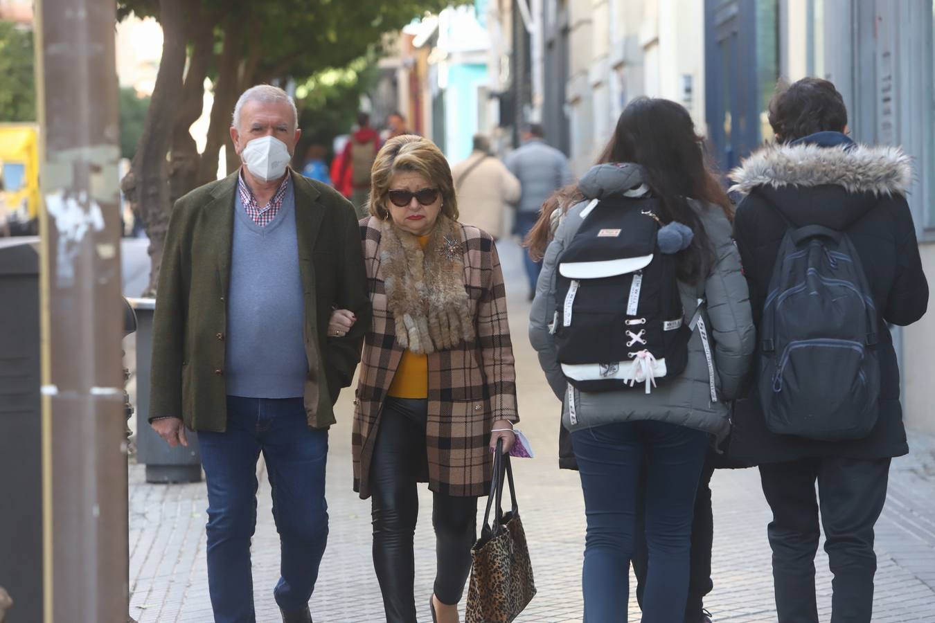 En imágenes, mascarillas en exteriores en Córdoba, división de opiniones en la calle