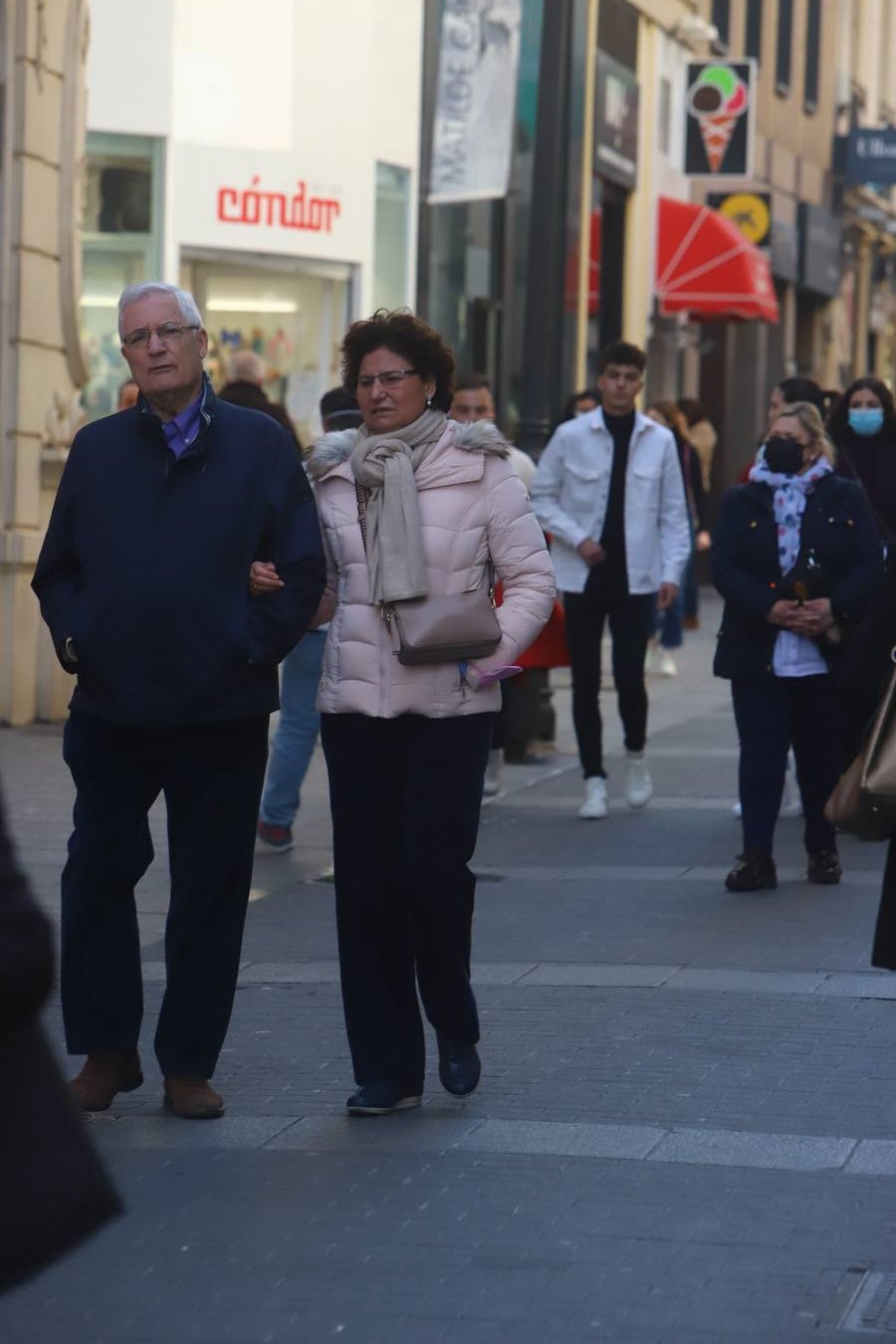 En imágenes, mascarillas en exteriores en Córdoba, división de opiniones en la calle