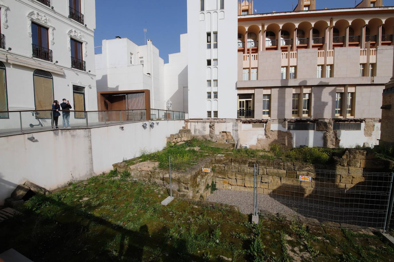 El descuido del Templo Romano de Córdoba, en imágenes