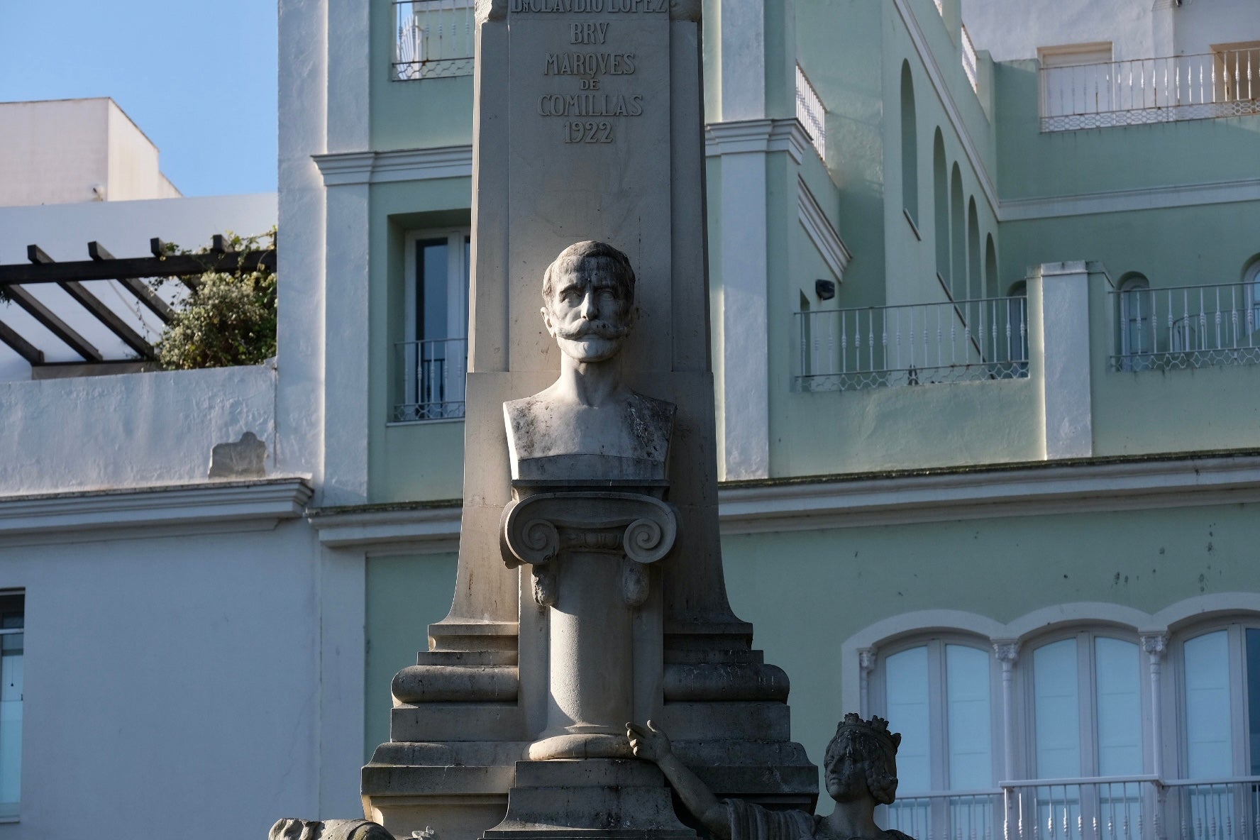 En imágenes: El mal estado de algunos monumentos de Cádiz