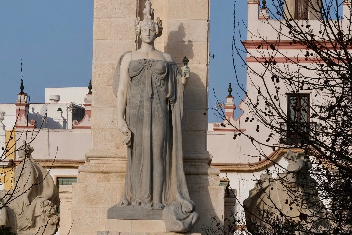 En imágenes: El mal estado de algunos monumentos de Cádiz