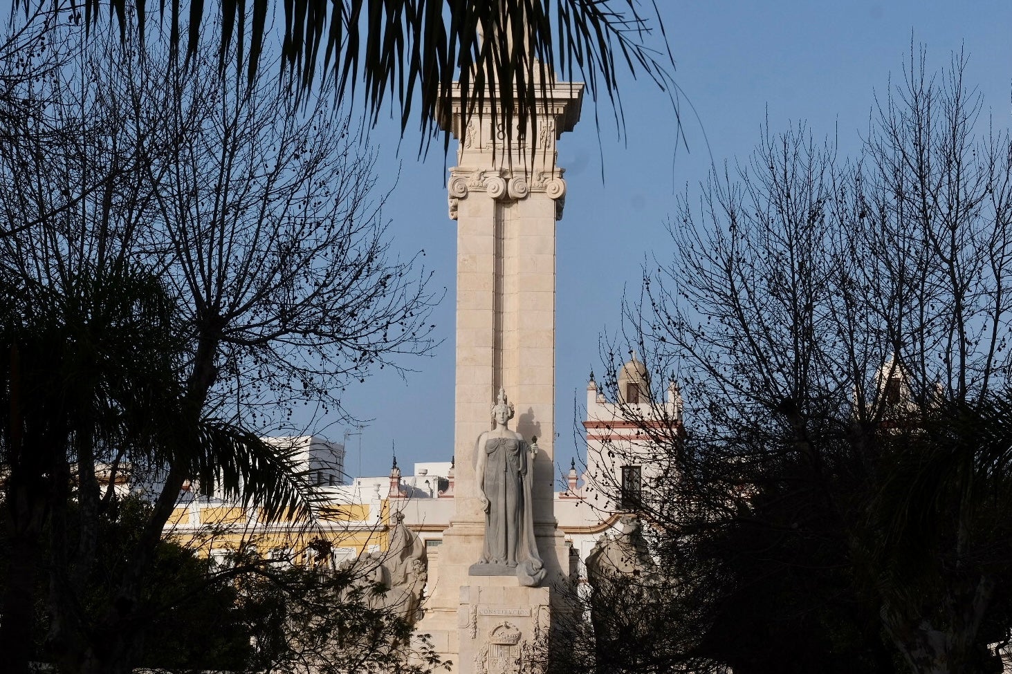 En imágenes: El mal estado de algunos monumentos de Cádiz