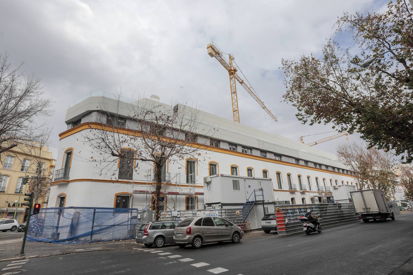 Edificio en la Barqueta / RAÚL DOBLADO