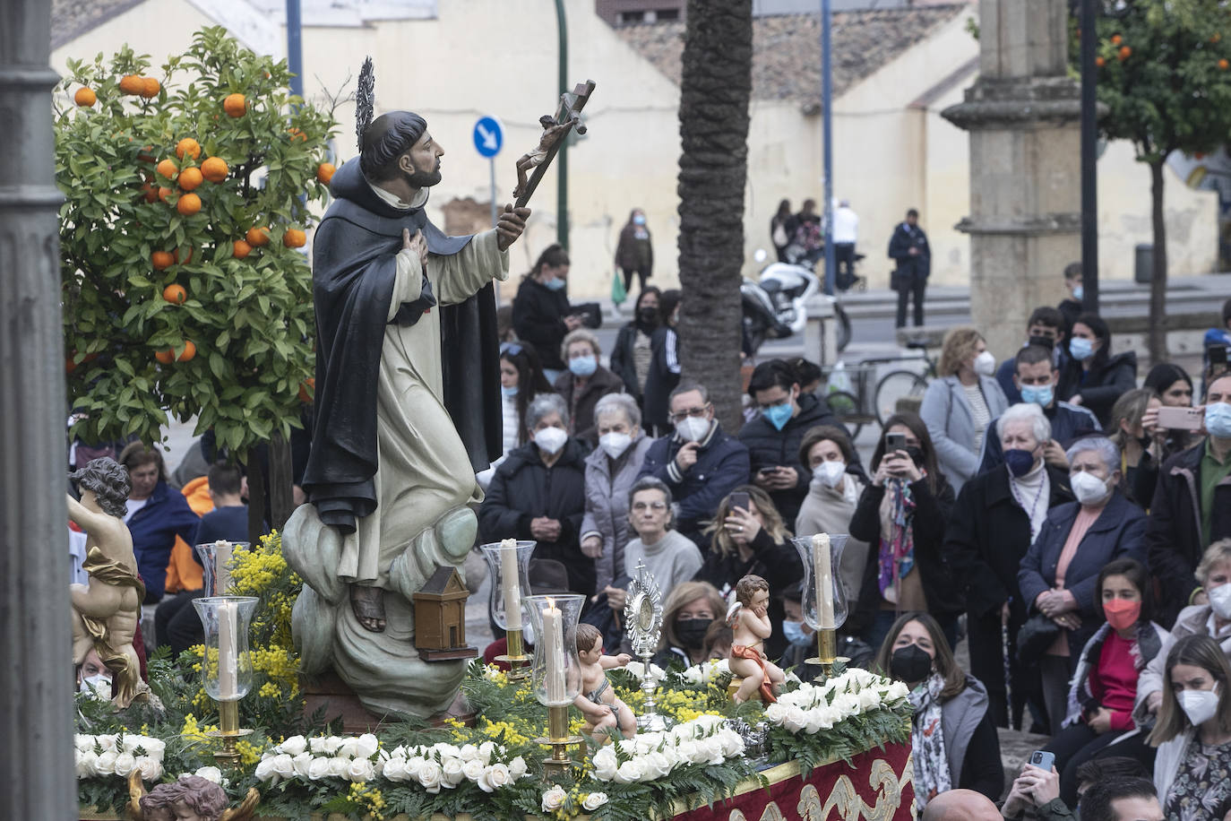 La procesión de San Juan Bautista de la Concepción en Córdoba, en imágenes