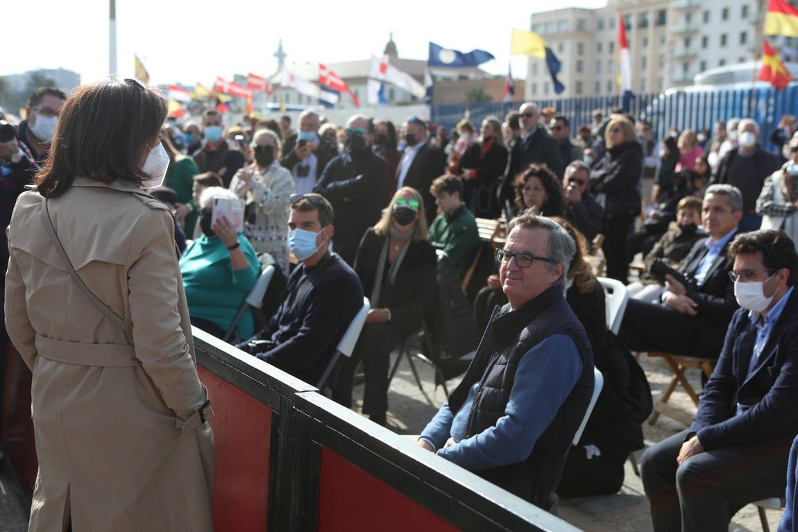 Fotos: Emotivo adiós de Cádiz al buque escuela Elcano