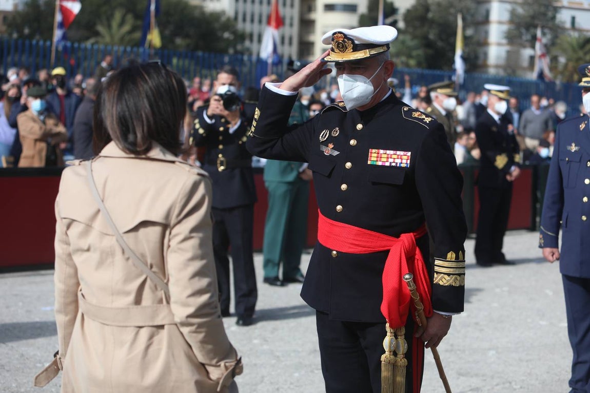 Fotos: Emotivo adiós de Cádiz al buque escuela Elcano