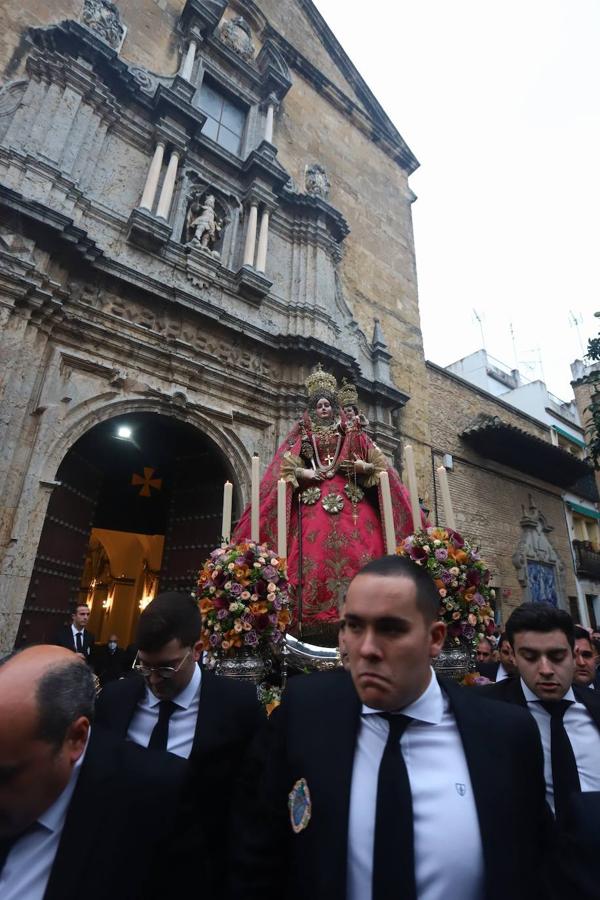 La Virgen de Araceli luce restaurada por las calles de Córdoba, en imágenes