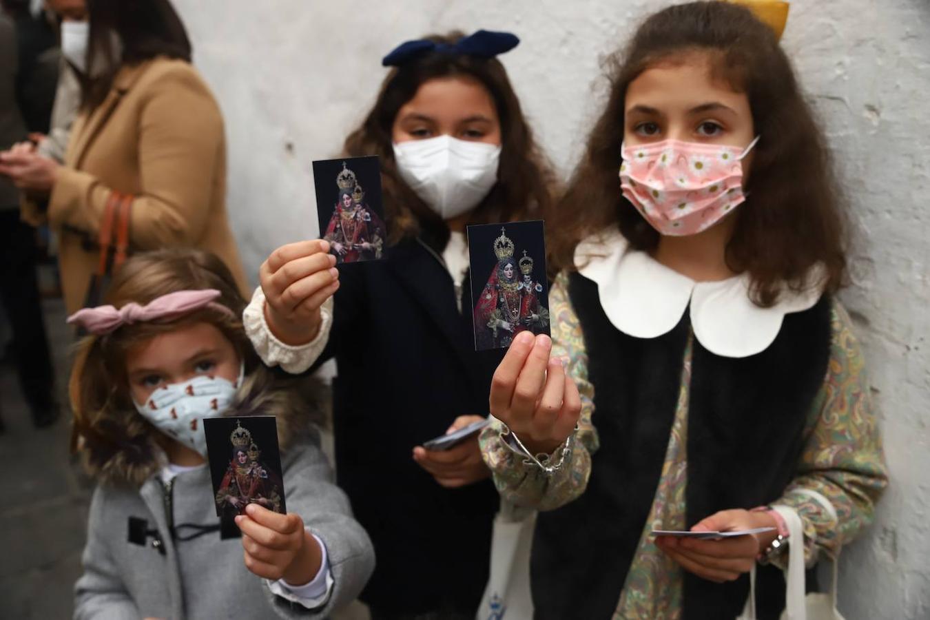 La Virgen de Araceli luce restaurada por las calles de Córdoba, en imágenes