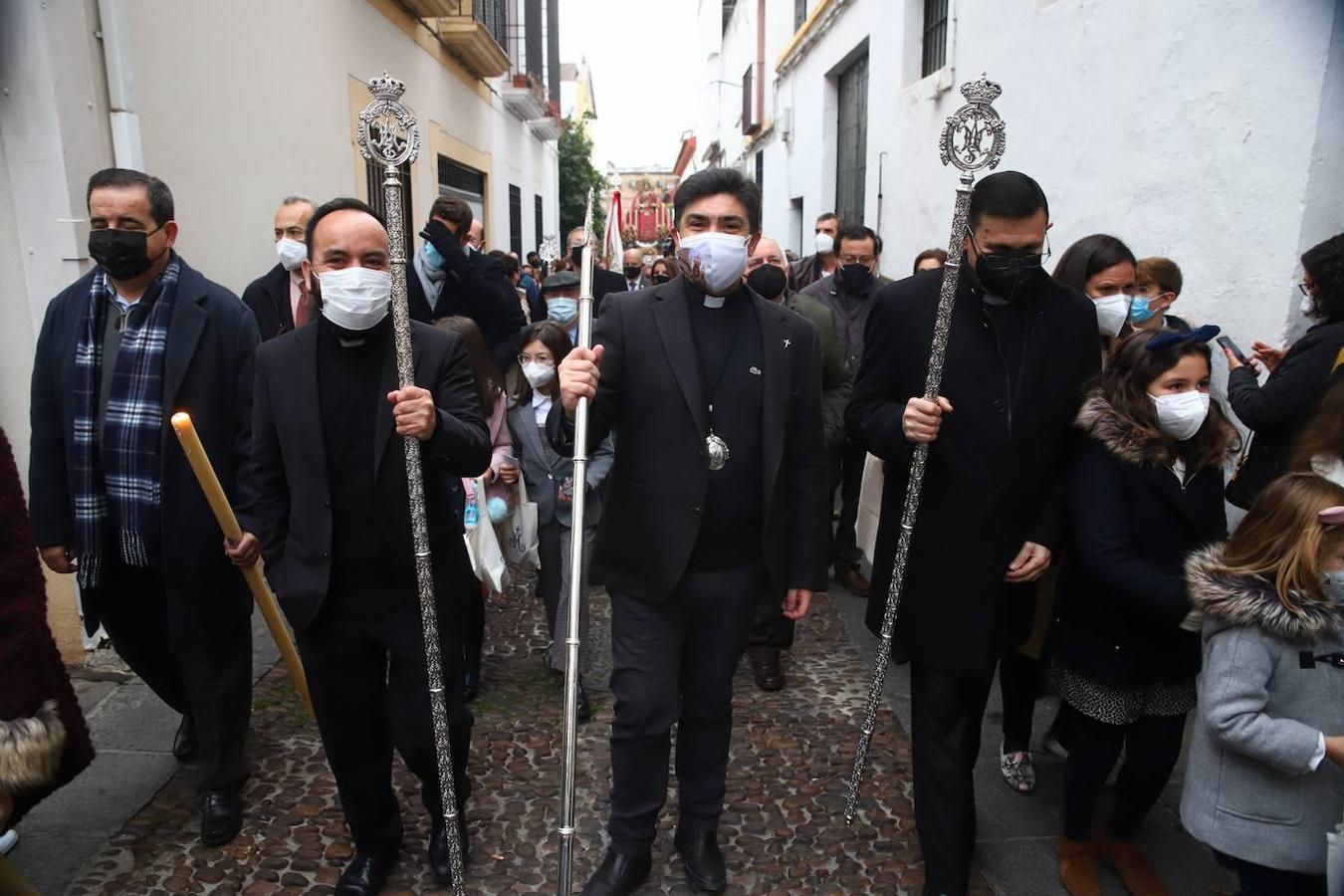 La Virgen de Araceli luce restaurada por las calles de Córdoba, en imágenes