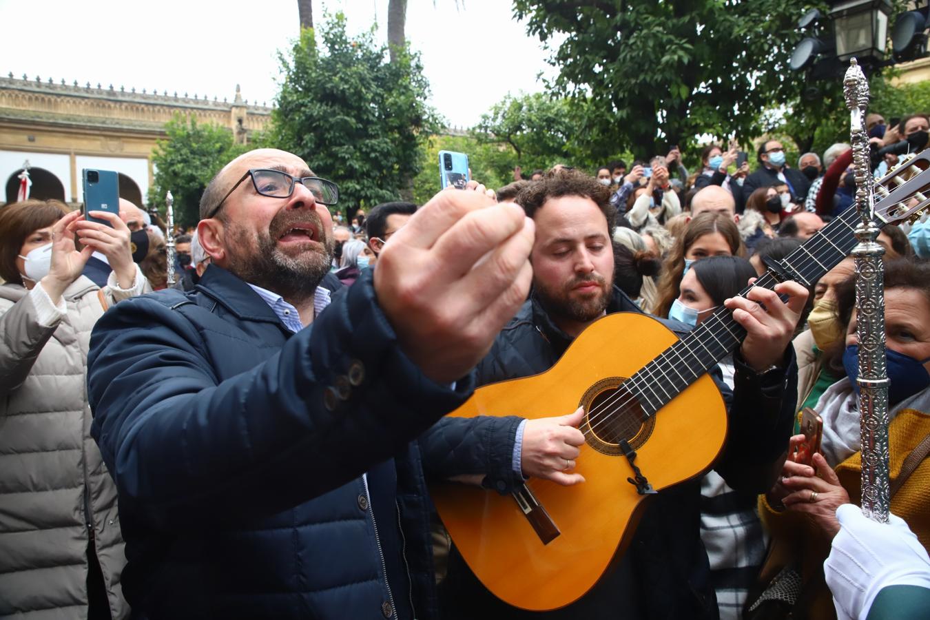 Multitudinario recibimiento a la Virgen de Araceli en la Mezquita-Catedral entre &#039;vivas&#039;