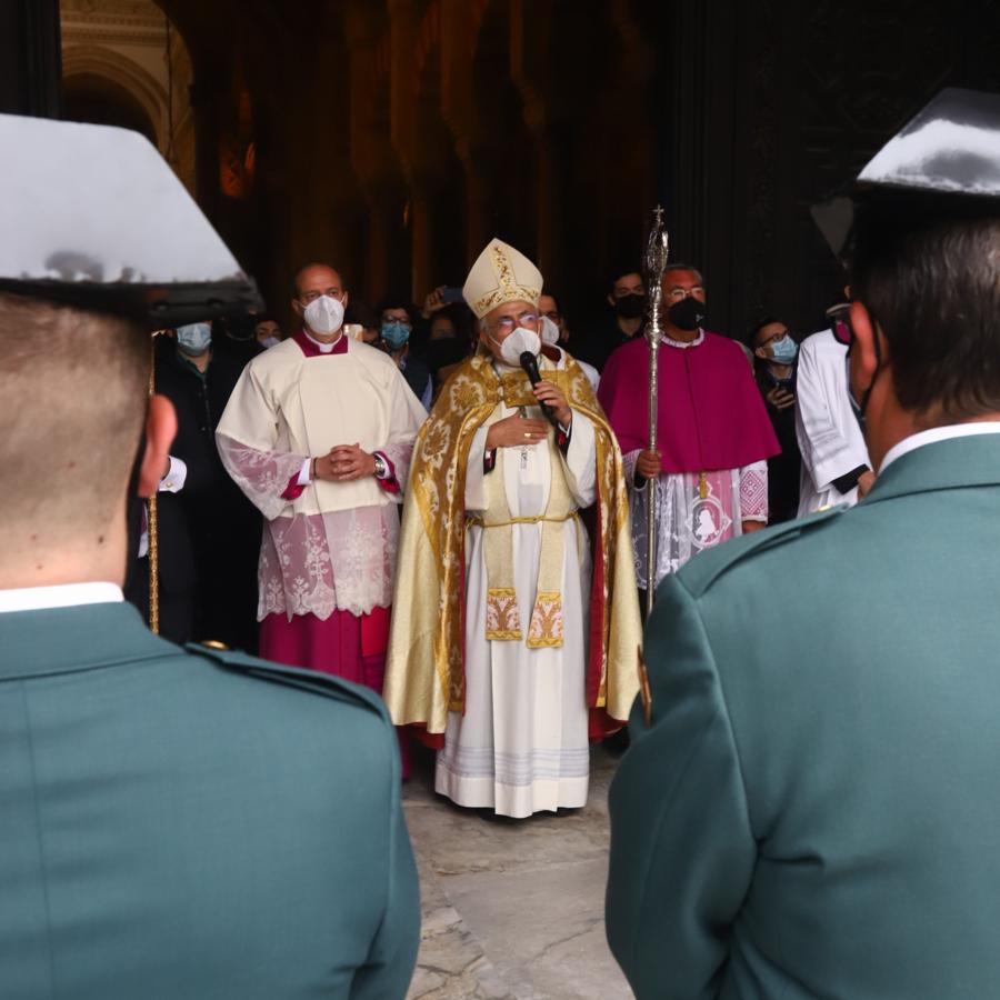 Multitudinario recibimiento a la Virgen de Araceli en la Mezquita-Catedral entre &#039;vivas&#039;