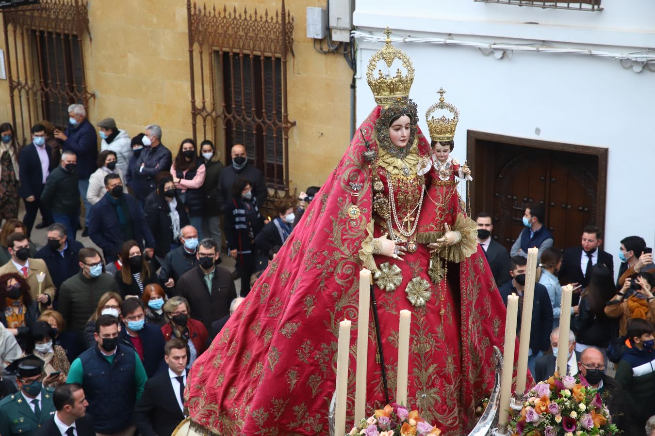 La Virgen de Araceli luce restaurada por las calles de Córdoba, en imágenes