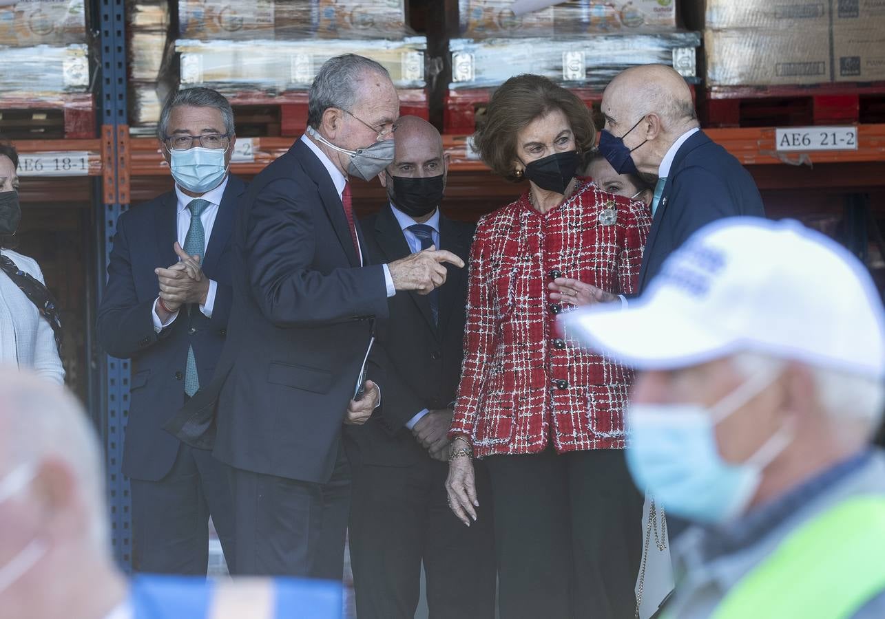 En imágenes, la visita de Doña Sofía a Bancosol en Málaga