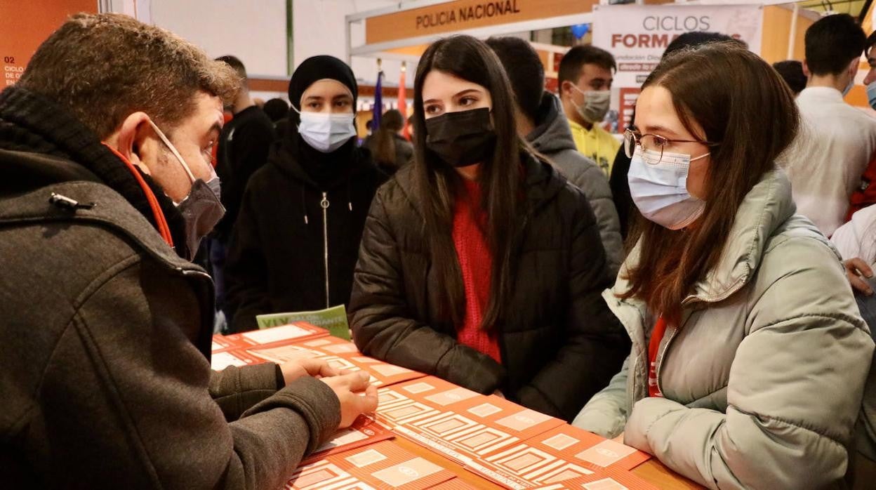 El Salón del Estudiante de Lucena, en imágenes