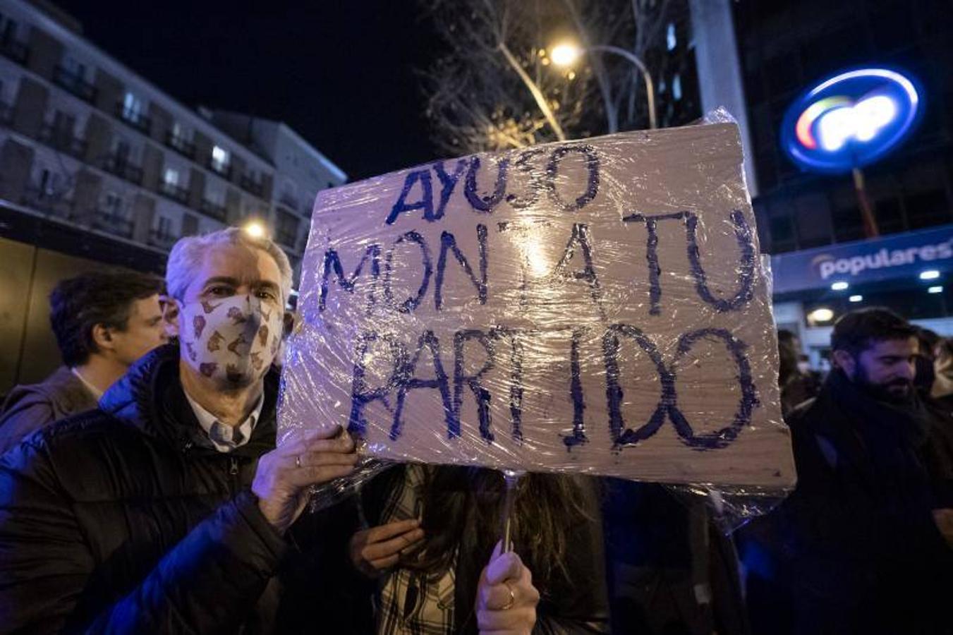 Un hombre le pide a Ayuso que monte su propio partido. 